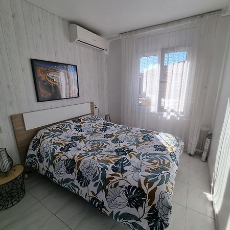 Lovely One Bedroom With Balcony Roses Zewnętrze zdjęcie