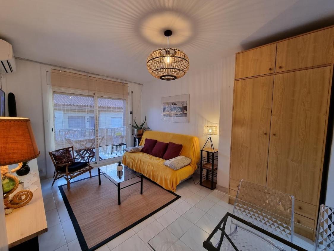 Lovely One Bedroom With Balcony Roses Zewnętrze zdjęcie