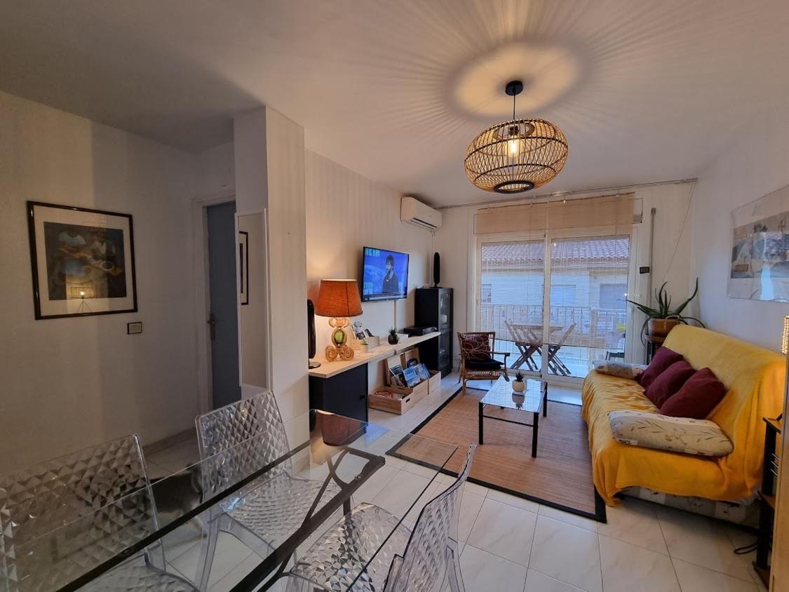 Lovely One Bedroom With Balcony Roses Zewnętrze zdjęcie